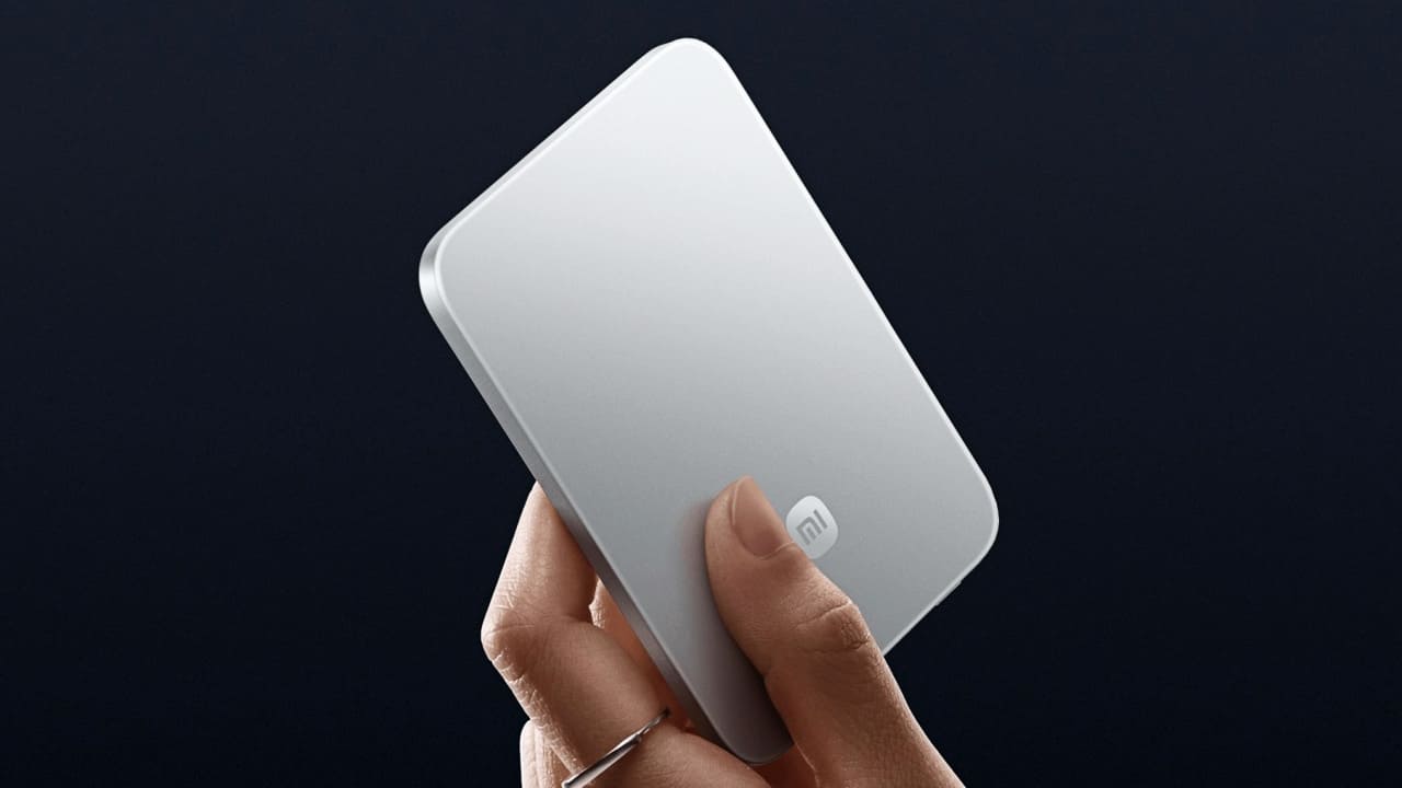 Тоньше iPhone: новый аккумулятор Xiaomi с Qi2 весит меньше шоколадки